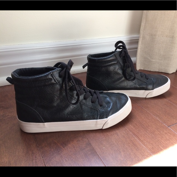 Boys black lace up high tops - Picture 5 of 9